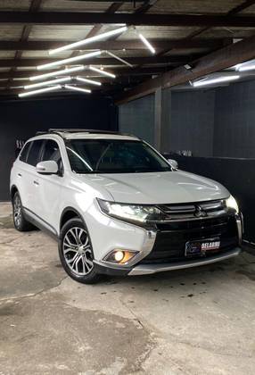 MITSUBISHI OUTLANDER 2.2 4X4 16V DIESEL 4P AUTOMÁTICO MITSUBISHI OUTLANDER 2.2 4X4 16V DIESEL 4P AUTOMÁTICO